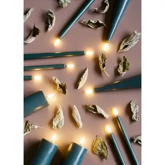 Neue Kollektion Kegel-Kerze LED 6,8x30 cm Pine Grün/Smooth - Uyuni Lighting