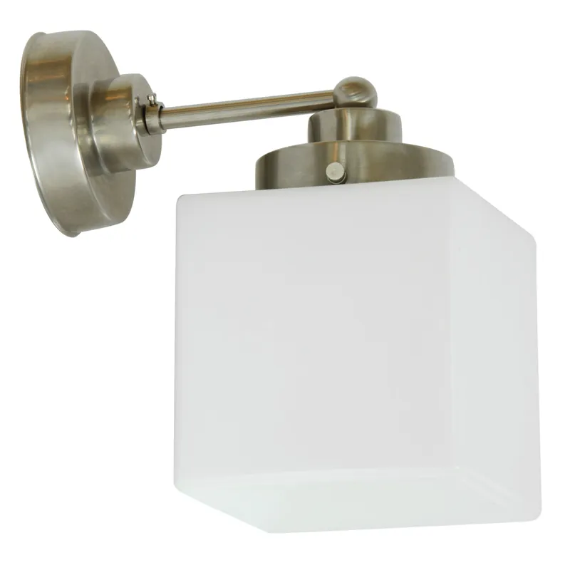 Kleine Wandleuchte mit opalenem Würfel-Glas Abverkauf