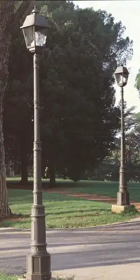 Große Aluminiumguss-Standleuchte aus Italien, 342 cm Billig